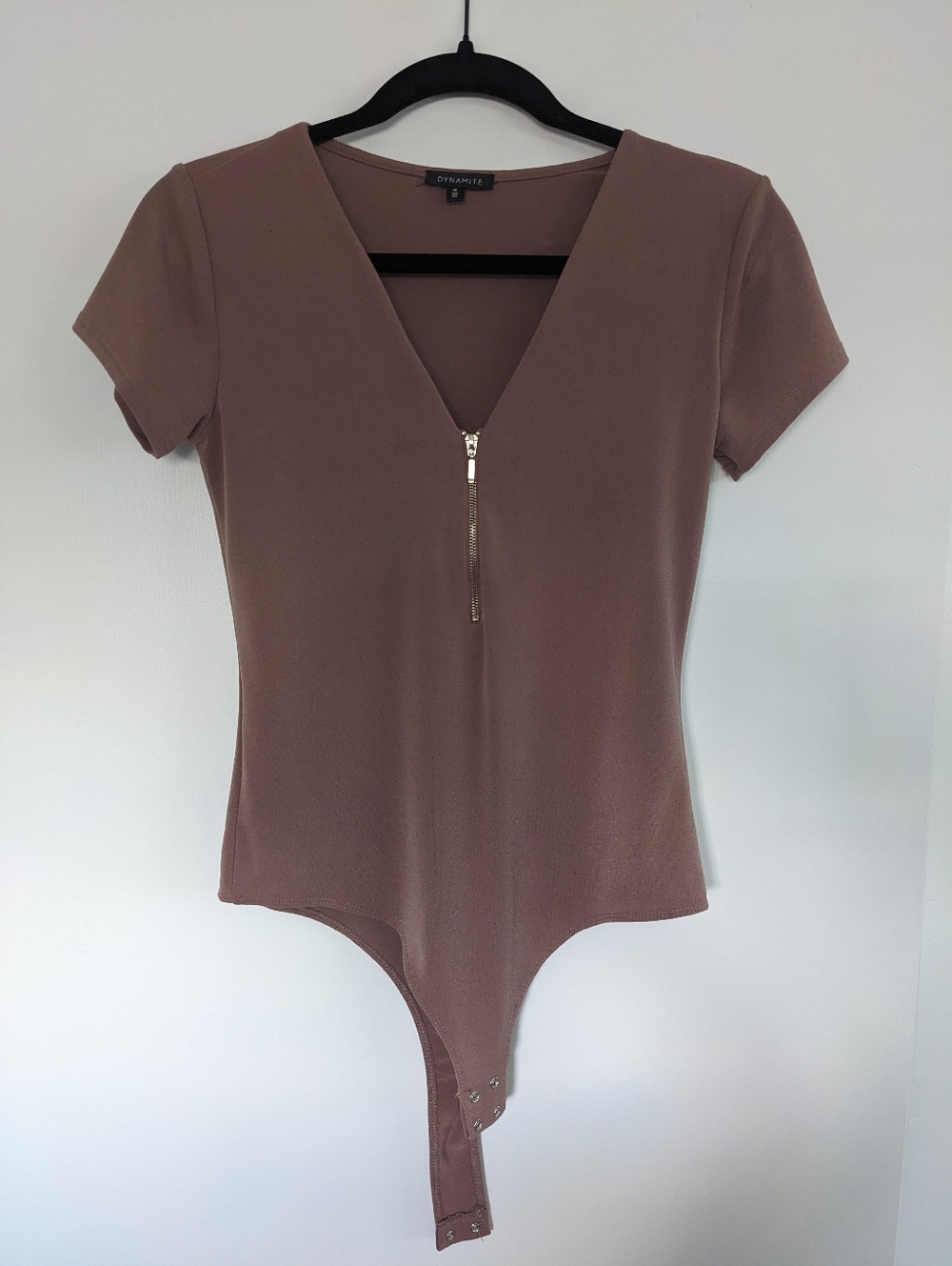 Dynamite Mauve Zip-Front Short Sleeve Bodysuit - Medium